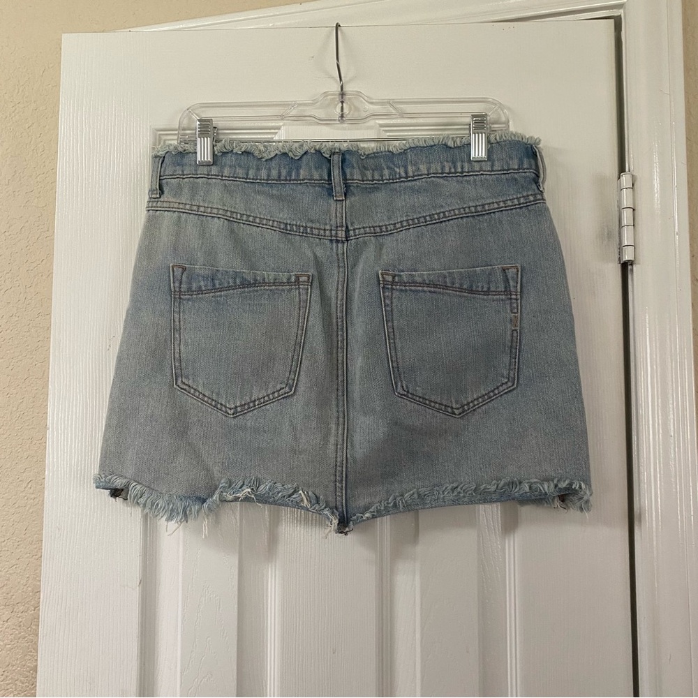 Express Straight Mini Mid Rise Distressed Light Wash Jean Denim Skirt Size 8 - Picture 7 of 14